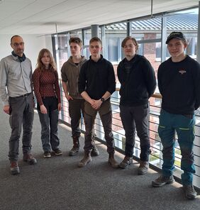 Eine Gruppe von Schülern der Forstwirtschaft